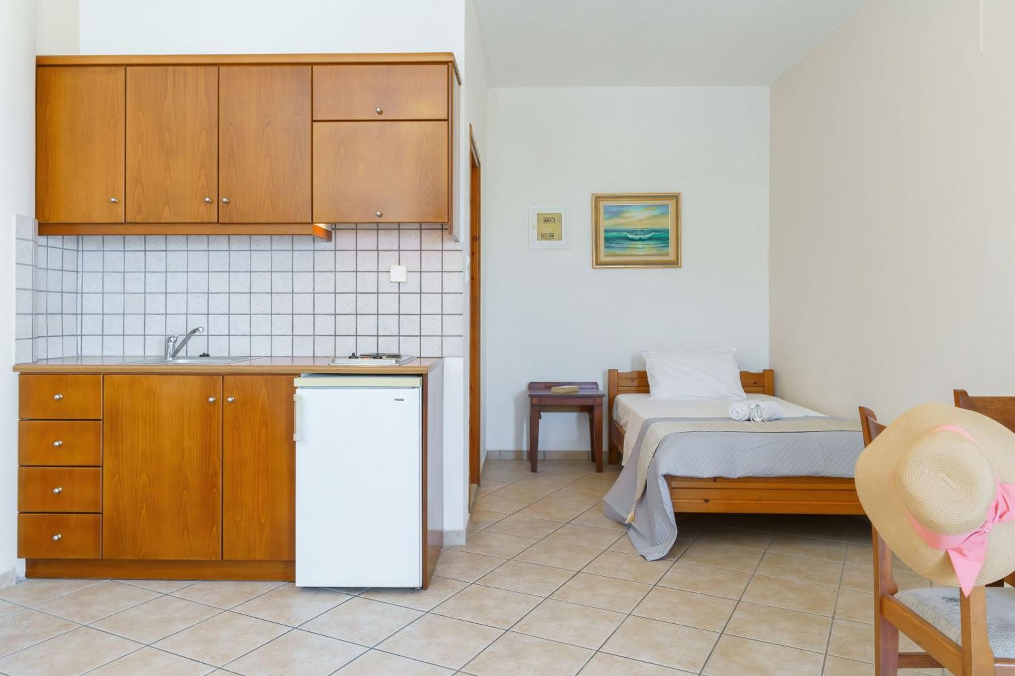 Sunrise Suites & Apartments Kalyves Quarto foto